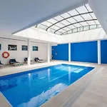 Luxury Front With Pool Валенсия