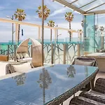 Luxury Front With Pool *