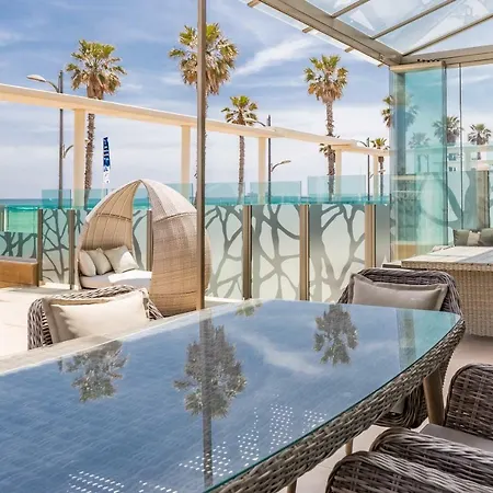 Luxury Front With Pool *