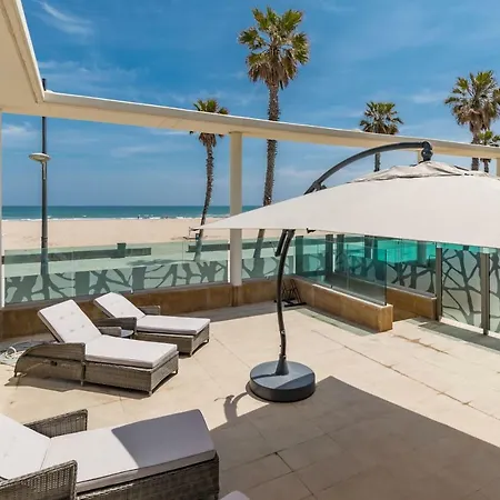 Luxury Front With Pool *