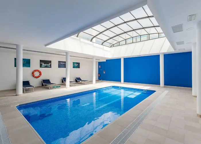 Luxury Front With Pool Valencia