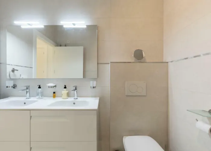 Luxury Front With Pool *