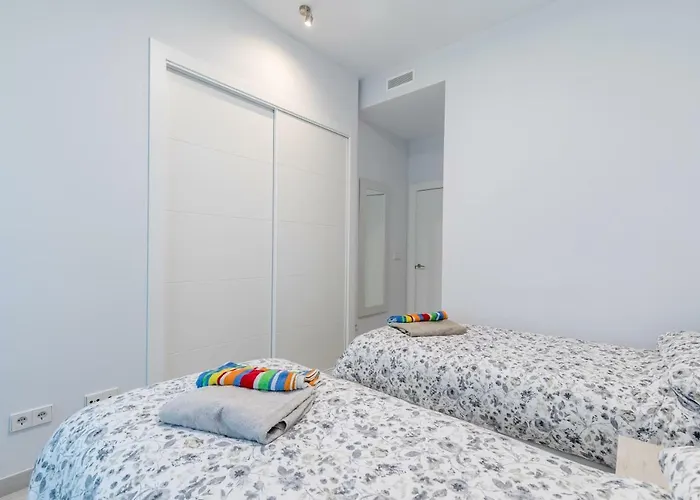 Luxury Front With Pool *