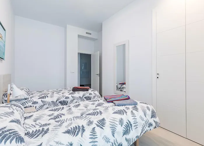 Luxury Front With Pool Valencia