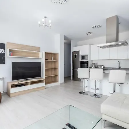Luxury Front With Pool Walencja