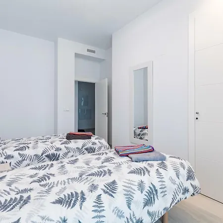 Luxury Front With Pool Walencja