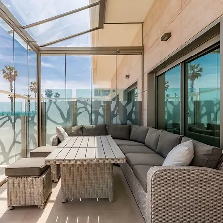 Luxury Front With Pool Διαμέρισμα *